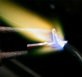 Fusing metal with oxidizing flame
